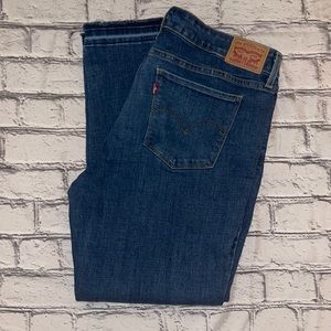 Levi’s Cutoff Capris Size 33
